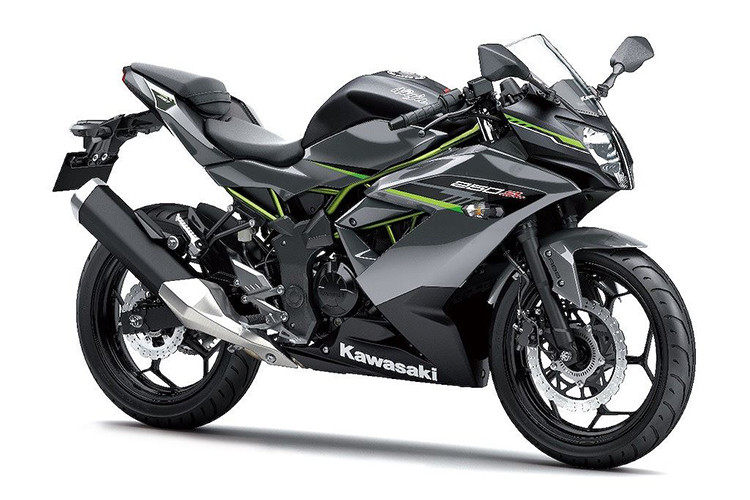 Tại thị trường Indonesia, giá xe Kawasaki Ninja 250SL 2019 đã vừa được ra mắt với mức niêm yết chỉ 36,8 triệu Rupiah (tương đương 59,15 triệu đồng). Với mức giá này, Ninja 250SL 2019 đã gây bất ngờ cho người yêu xe, khi chỉ rẻ ngang với các dòng sportbike 150cc của đối thủ.
