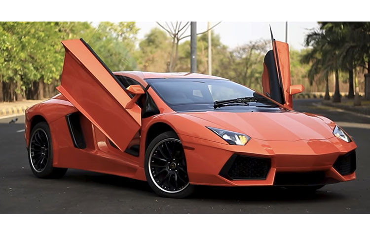 Đáng tiếc là chiếc Lamborghini Aventador tự chế này vẫn dùng động cơ nguyên bản của Honda Accord V6. Cụ thể, đó là động cơ V6, dung tích 3.0 lít, tạo ra công suất tối đa 244 mã lực. Được biết, chi phí để tự chế Lamborghini Aventador này là 2,5 triệu Rupee, (tương đương 850 triệu đồng) rẻ hơn so với cái giá 50,1 triệu Rupee (tương đương 17 tỷ đồng) của siêu xe xịn. 