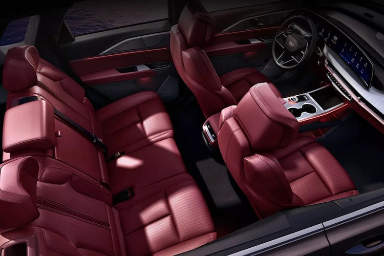 Người mua cũng sẽ tìm thấy 24 ngăn chứa đồ, hệ thống âm thanh AKG 15 loa và gương chiếu hậu kỹ thuật số thế hệ tiếp theo với màn hình 9,3 inch. Màn hình sau có độ phân giải cao hơn cũng như trường nhìn lớn hơn 25%.