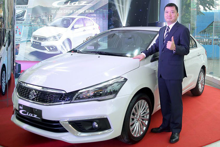 Lượng xe Suzuki Ciaz bán ra tại Việt Nam trong tháng 6/2021 chỉ đạt 14 xe, tăng 2 xe so với trước. Sau 6 tháng đầu năm 2021, chiếc sedan cỡ B này bán được 297 xe. Tuy giá rẻ chỉ khoảng 400 - 600 triệu đồng, nội thất rộng rãi không kém gì xe hạng C nhưng sedan hạng B Suzuki Ciaz nhập Thái luôn nằm trong top xe bán ế nhất phân khúc tại thị trường Việt Nam.