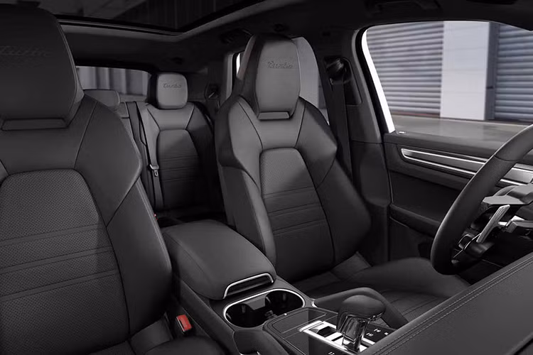 Bên cạnh đó, thiết kế động cơ cũng có một số thay đổi nhỏ cho phép động cơ có thể được gắn thấp hơn, từ đó giảm độ cao trọng tâm xe và cho khả năng lái cân bằng, linh hoạt hơn rất nhiều so với người tiền nhiệm.