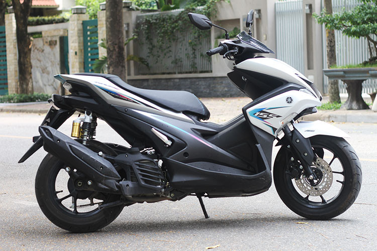 Về thiết kế, thay đổi duy nhất trên Yamaha NVX 155 2018 kỷ niệm 20 năm so với các phiên bản NVX khác chính là việc được trang bị bộ tem mới bắt mắt, với sự phối hợp của nhiều màu sắc: đen, trắng, đỏ, xanh, tím. Tem mới hiện diện ở mặt nạ của xe, hai yếm xe, hai bên hông xe và đuôi xe - khiến nó mang bộ mặt mới cá tính hơn.