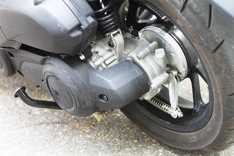 Xe sở hữu khối động cơ Bluecore 155cc, 1 xi-lanh SOHC làm mát bằng chất lỏng với các công nghệ hiện đại như phun nhiên liệu điện tử, hệ thống điều khiển van biến thiên VVA, lòng xi-lanh bằng hợp kim DiASil. Động cơ cho công suất 15 mã lực tại 8.000 vòng/phút và mô-men xoắn cực đại 13,8 Nm tại 6.250 vòng/phút.