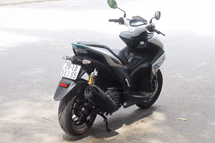 Chiếc xe tay ga thể thao này cũng khá phù hợp khi đi trong nội thành, điển hình như trường hợp tắc đường dài, xe phải dừng lại nhiều lần nhưng máy không hề bị nóng như các dòng xe ga khác. Về khả năng tiết kiệm nhiên liệu, theo tính toàn của người sử dụng thì vào khoảng 45 - 47 km/lít, mức tiêu hao này không cao nhưng cũng không quá tiết kiệm.
