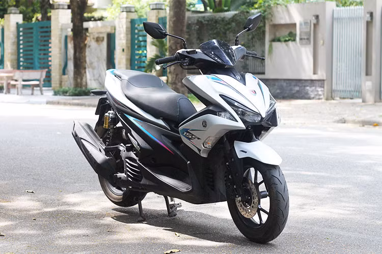 Sau khoảng hơn một năm bán tại Việt Nam, mẫu xe ga Yamaha NVX 155 hiện có đến 6 phiên bản, trong đó một phiên bản tiêu chuẩn và 4 phiên bản ABS khác nhau về màu sắc. Yamaha NVX 2018 bản giới hạn mới nhất hiện nay vừa được ra mắt hồi tháng 5/2018, nhằm kỷ niệm 20 năm hãng xe máy Yamaha có mặt tại thị trường Việt.
