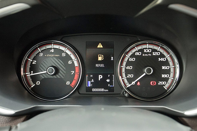 Mitsubishi Xpander Cross sử dụng chung động cơ 4cyl dung tích 1.5L hút khí tự nhiên (N/A) cho công suất tối đa 102 mã lực và mô-men xoắn cực đại 141Nm, đi cùng hộp số tự động 4 cấp (4 AT) và sàn 5 cấp (5MT) và hệ dẫn động cầu trước (FWD) tương tự như Xpander.