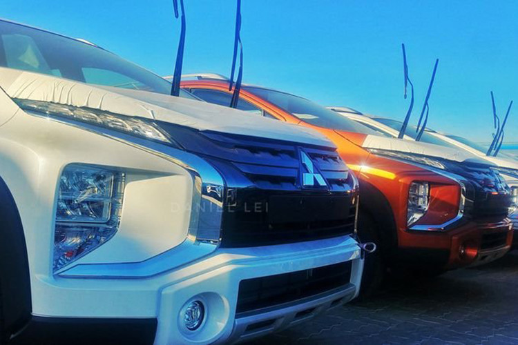 Chiều dài cơ sở của xe giữ nguyên mức 2.775 (mm), trong khi chiều dài, rộng và cao đều lớn hơn bản Xpander tương ứng 25 x 50 x 50 (mm), đạt 4.500 x 1.800 x 1.750 (mm). Khoảng sáng gầm xe lên đến 225 (mm).