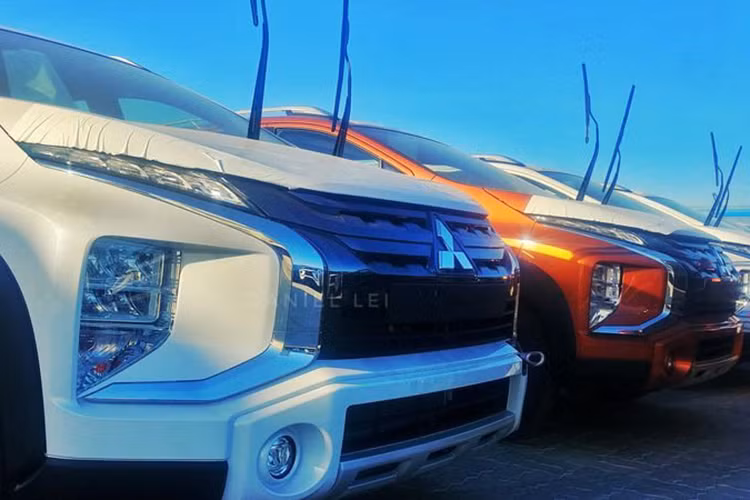 Chiều dài cơ sở của xe giữ nguyên mức 2.775 (mm), trong khi chiều dài, rộng và cao đều lớn hơn bản Xpander tương ứng 25 x 50 x 50 (mm), đạt 4.500 x 1.800 x 1.750 (mm). Khoảng sáng gầm xe lên đến 225 (mm).