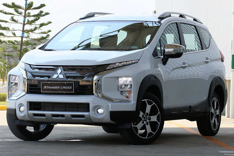 Tại Việt Nam, sau khi được bán ra, Mitsubishi Xpander Cross mới sẽ đối đầu trực tiếp với mẫu Suzuki XL7 trong phân khúc xe MPV 7 chỗ mang phong cách SUV. Sự xuất hiện của Xpander Cross chắc chắn sẽ “làm khó, làm dễ” và gia tăng áp lực cạnh tranh lên đối thủ Suzuki XL7 vừa ra mắt với mức giá 589 triệu đồng.