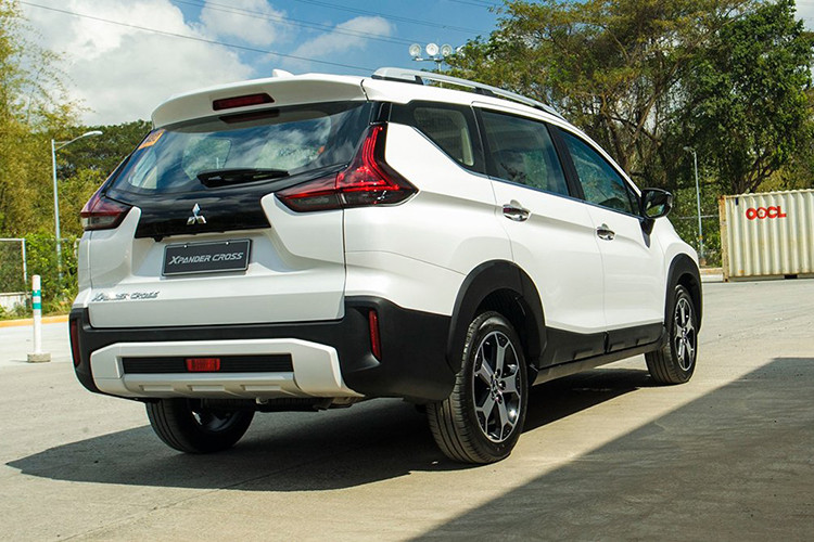 Về an toàn, Mitsubishi Xpander Cross cũng chia sẻ chung các trang bị với với Xpander thông thường như 2 túi khí cho hàng ghế phía trước, phanh ABS/BA/EBD, cân bằng điện tử, khởi hành ngang dốc, chức năng chống trộm và camera lùi.