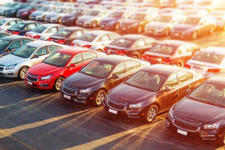 Oto cu dat hon xe moi, chuyen that nhu dua thoi COVID-19