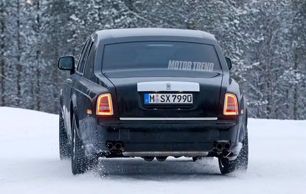 Được biết, hãng xe Rolls-Royce cũng đã từng hứa hẹn rằng đã và đang nỗ lực để đảm bảo hệ thống khung gầm mới sẽ đem đến sự yên tĩnh và chắc chắn hơn cho dòng siêu xe sang của mình.