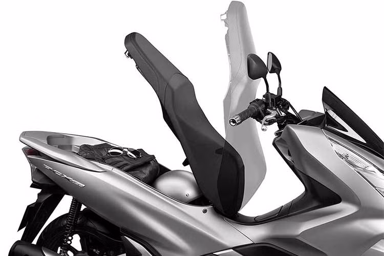 Dung tích cốp xe được tăng thêm 1 lít so với phiên bản trước (27 lít). Độ rộng tấm ốp thân xe được giữ nguyên, tay vịn chỗ ngồi sử dụng ống nhỏ hơn các phiên bản trước, kéo dài ra bên ngoài thân xe. Bên cạnh đó, ống phuộc sau cũng được đặt lại ở phía sau thân xe.