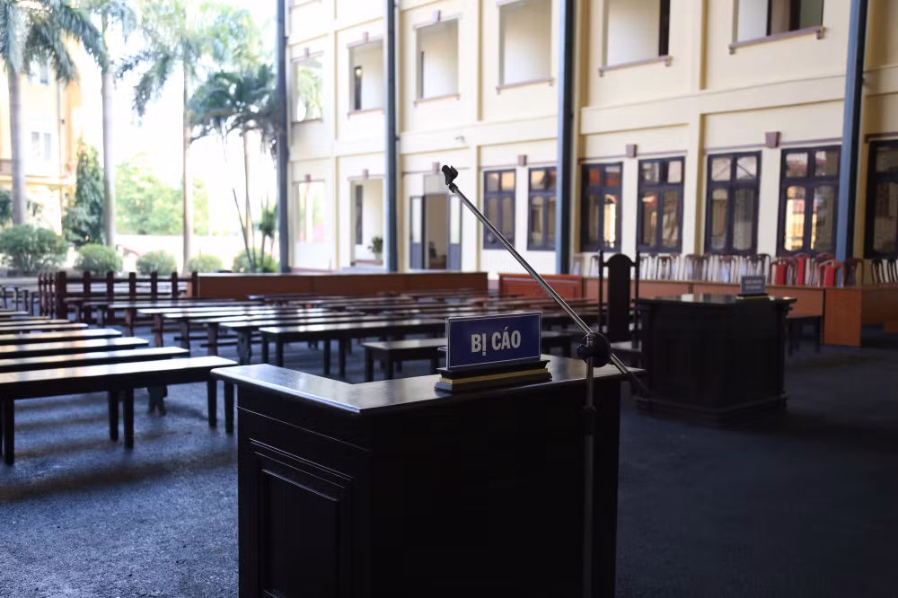 Theo thông báo của TAND tỉnh Phú Thọ, để phục vụ xét hỏi 92 bị cáo, HĐXX dự kiến mời 73 người có quyền lợi nghĩa vụ liên quan, 14 người làm chứng và 3 điều tra viên của Cơ quan An ninh điều tra (Công an tỉnh Phú Thọ).