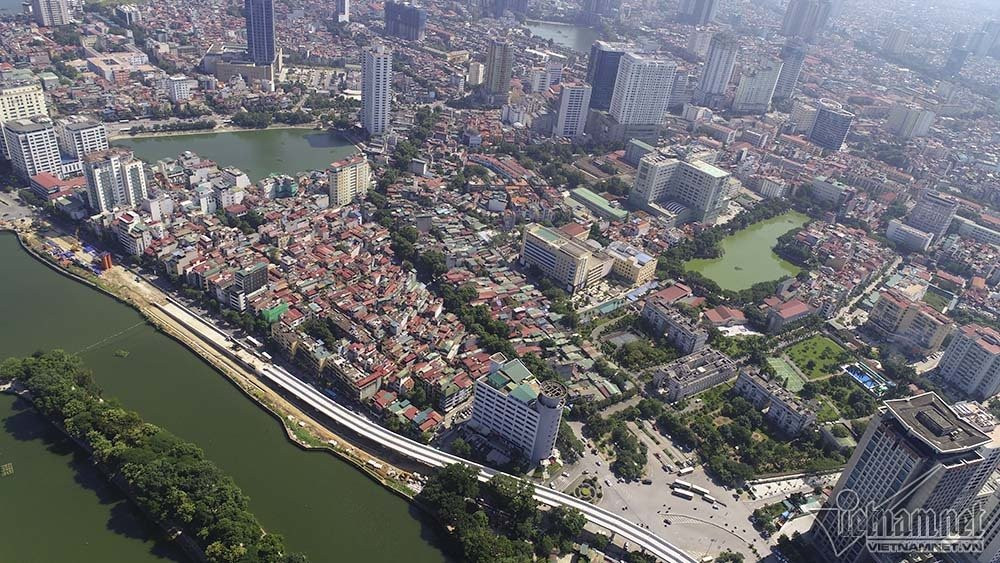 Đường được kỳ vọng sẽ giảm tải cho đường Đê La Thành quá nhỏ, thường xuyên ùn tắc .