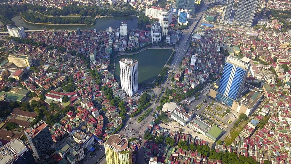 Tuyến đường chạy qua nhiều cơ quan lớn như bệnh viện Phụ sản Hà Nội, bệnh viện Nhi Trung ương, Đài truyền hình Việt Nam...