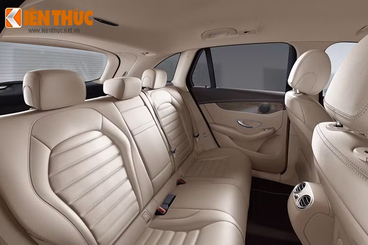 Không chỉ đạt xếp hạng an toàn 5 sao bởi Cơ quan thử nghiệm an toàn châu Âu (Euro NCAP), Mercedes-Benz GLC hoàn toàn mới còn được vinh danh là xe an toàn nhất trong phân khúc.