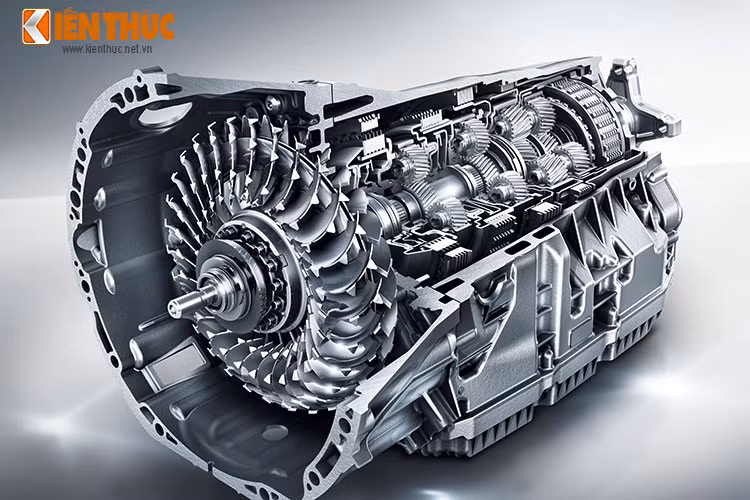 Tại thị trường Việt Nam, Mercedes GLC được dự đoán sẽ có 2 phiên bản là GLC 250 AMG 4MATIC và GLC 300 AMG 4MATIC. Cả hai đều sử dụng chung động cơ tăng áp 4 xi-lanh với các mức công suất khác nhau tùy từng phiên bản mà hãng sẽ đưa ra.