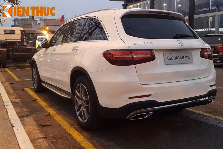  Mercedes-Benz GLC mới được coi là "hậu duệ" trực tiếp của mẫu xe GLK-Class (X204) từng rất thành công. Nếu như Mercedes không thực hiện cuộc đổi tên lớn theo 3 dòng xe cơ bản C, E và S-Class, chiếc xe sẽ chính là Mercedes GLK thế hệ mới.