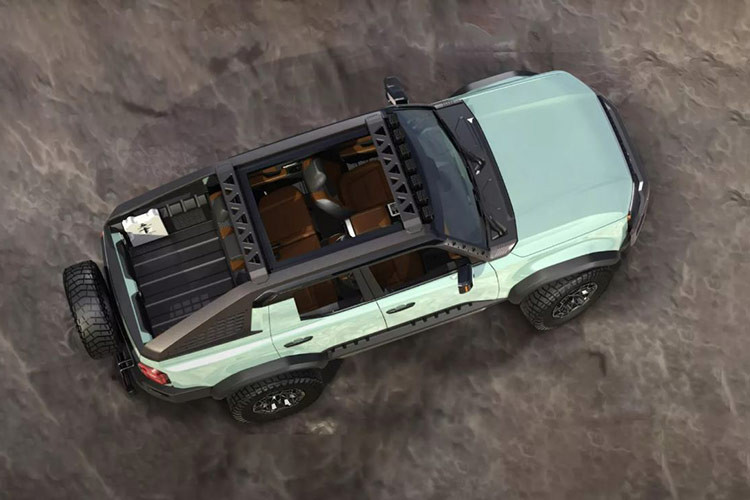 Để đạt được điều này, nhóm thiết kế đã loại bỏ cột C và cột D cùng với phần mái, sau đó thay vào đó là một bộ khung đặc biệt để đảm bảo độ chắc chắn của xe dù thiếu đi những phần cấu trúc thông thường. Một mái có thể nhìn toàn cảnh, kết hợp với mui mềm gập lại giúp người lái và hành khách có cảm giác kết nối trực tiếp với không gian xung quanh.