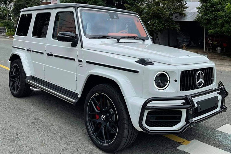 Phiên bản Mercedes-AMG G63 thế hệ mới đã nhận được sự quan tâm của giới chơi xe trong nước với hàng trăm xe được mang về chỉ trong vòng 2 năm qua. Trong đó, có nhiều chiếc xe Mercedes-AMG G63 đã qua sử dụng với giá bán rất hợp lý cho khách hàng tậu về.
