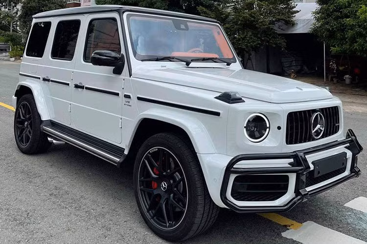 Phiên bản Mercedes-AMG G63 thế hệ mới đã nhận được sự quan tâm của giới chơi xe trong nước với hàng trăm xe được mang về chỉ trong vòng 2 năm qua. Trong đó, có nhiều chiếc xe Mercedes-AMG G63 đã qua sử dụng với giá bán rất hợp lý cho khách hàng tậu về.