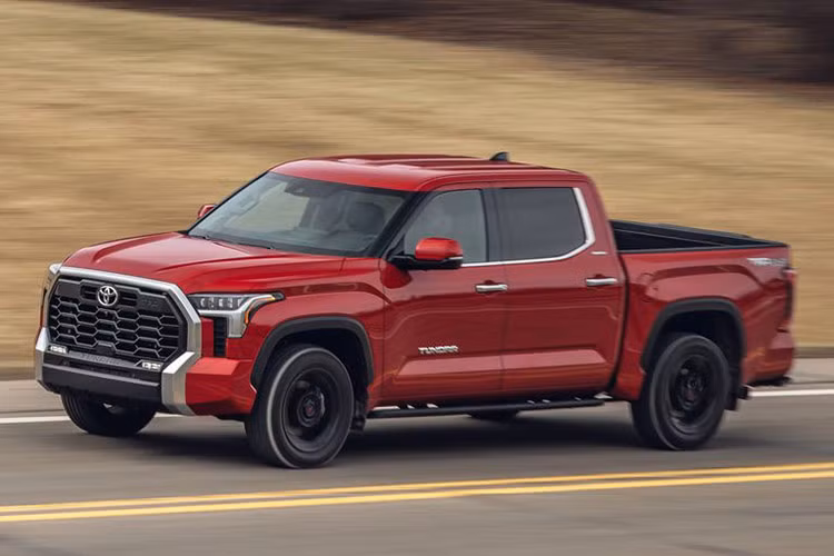 Hon 102.000 xe Toyota bi trieu hoi do nguy co loi dong co