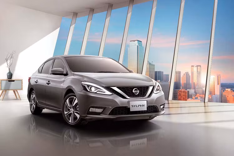Tại thị trường Singapore, giá xe Nissan Sylphy 2019 khởi điểm từ 78.800 SGD (khoảng 1,33 tỷ đồng) và sẽ phải cạnh tranh với nhưgx "người đồng hương" như; Mazda3, Toyota Corolla Altis và Honda Civic . Sở dĩ Nissan Sylphy 2019 đắt như thế vì ôtô tại Singapore vốn bị đánh thuế rất cao.