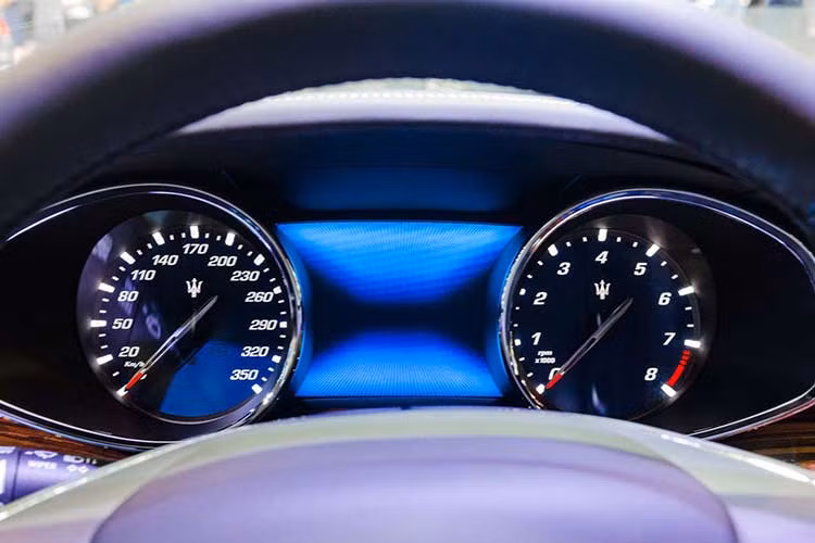 Xe sở hữu hệ thống âm thanh vòm cao cấp Bowers &amp; Wilkins, 15 loa, công suất 1.280W sử dụng màng loa công nghệ sợi Kevlar và kỹ thuật tái tạo âm thanh trung thực với công nghệ Clari-Fi độc quyền của Bowers &amp; Wilkins là "Rạp hát" không thể ấn tượng hơn dành cho Maserati Quattroporte GTS GranLusso 2018.