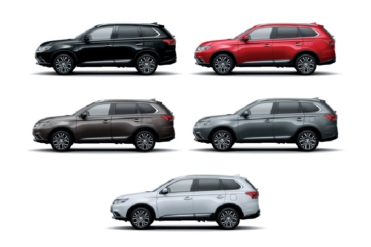 Khi mới ra mắt tại việt Nam, giá xe Mitsubishi Outlander 2.4 lên tới 1,1 tỷ đồng. Tuy nhiên, hiện tại các khách hàng lựa chọn Mitsubishi Outlander 2.4 sẽ được hưởng ưu đãi về giá nhưng lại bị hạn chế về lựa chọn màu sơn ngoại thất vì số lượng xe không còn nhiều.