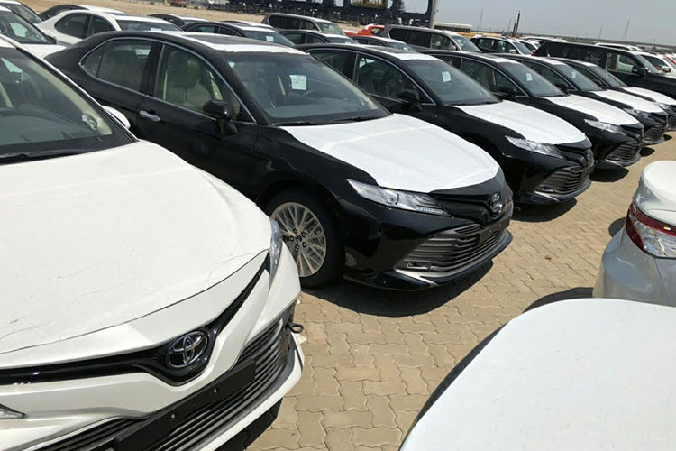 Trong tháng 4/2019 này, mẫu xe Toyota Camry 2019 nhập khẩu nguyên chiếc từ Thái Lan sẽ chính thức ra mắt thị trường Việt Nam. Tuy chưa có xác nhận thông tin về thời điểm ra mắt nhưng theo một số nhân viên kinh doanh tại các đại lý Toyota, khách hàng đặt cọc mẫu xe Toyota Camry nhập khẩu sẽ được nhận xe vào tháng 5/2019.
