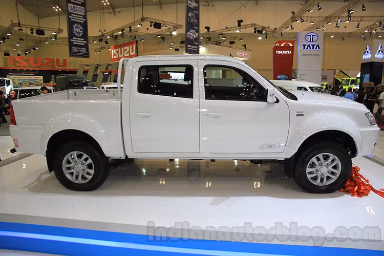 Mẫu xe bán tải Xenon Yodha 2017 của thương hiệu Tata sở hữu gầm cao 210 mm, mâm xe 5 chấu kép hợp kim dùng bánh 16 inch và thân xe được đỡ băng khung dày 4 mm, mẫu xe bán tải này được hãng xe đình đám tại Ấn Độ giới thiệu là có thể vượt mọi địa hình dù chở đủ tải.