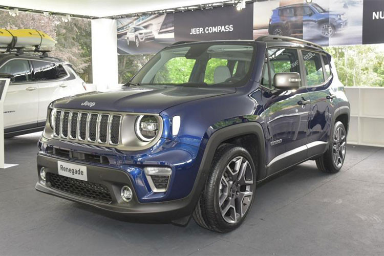 Ngoài ra, Jeep Renegade 2019 bản số sàn sẽ không có hệ thống kiểm soát lực bám đường theo địa hình. Dự kiến, Jeep Renegade 2019 sẽ được tung ra thị trường vào cuối năm nay như đối thủ của Renault Duster, Honda HR-V, Toyota C-HR hay Ford EcoSport. Hiện giá bán Jeep Renegade 2019 chưa được công bố.