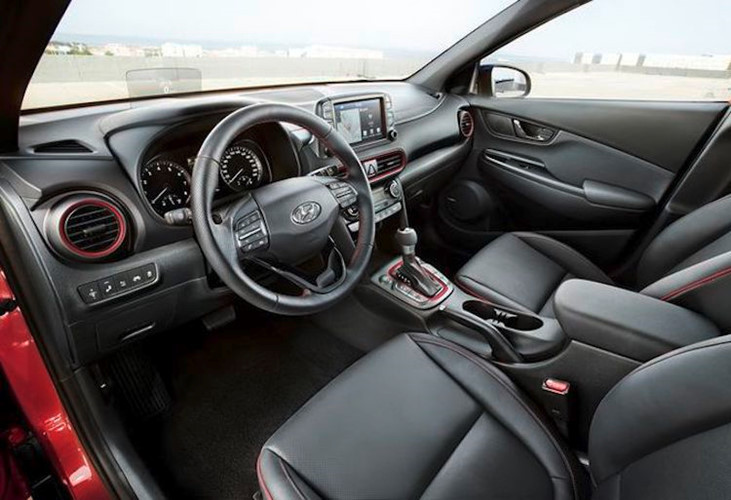 Trang bị an toàn tiêu chuẩn cho xe Kona gồm hỗ trợ phanh (ABS, EBD, BA), cân bằng điện tử, hỗ trợ khởi hành ngang dốc/xuống dốc, cảm biến áp suất lốp, ga tự động (Cruise Control), cảm biến lùi và 6 túi khí. Hai bản cao hơn có thêm cảnh báo điểm mù và gương chống chói. Bản Turbo được trang bị cả cảm biến trước và sau.