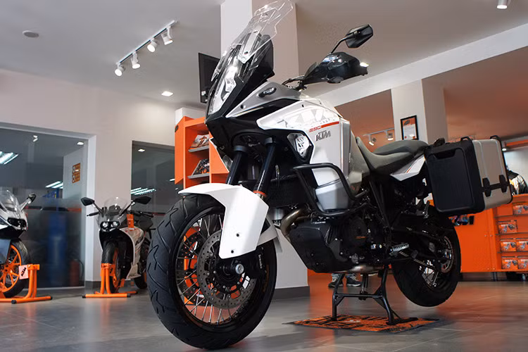 Theo đại diện SAPA cho biết, trong Thư Uỷ Quyền KTM Sportmotorcycle GmbH quy định rõ: “Ngoài Công ty TNHH Kỹ thuật Môtô SAPA ra, không một công ty nào có quyền nhập khẩu và phân phối các sản phẩm đã nêu mang thương hiệu nói trên tại Việt Nam.