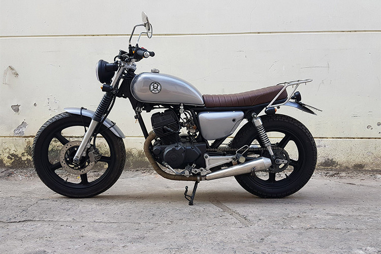 Mẫu xe môtô Honda CB125T từng được khá nhiều người ưa thích vì sự bền bỉ, kiểu dáng trường xe. Sau bao năm sử dụng, chiếc CB125T đã được một chủ xe tại Hải Phòng gửi vào Garage Tự Thanh Đa tại TP HCM nâng cấp toàn diện với kiểu dáng tracker đầy mạnh mẽ, cá tính.