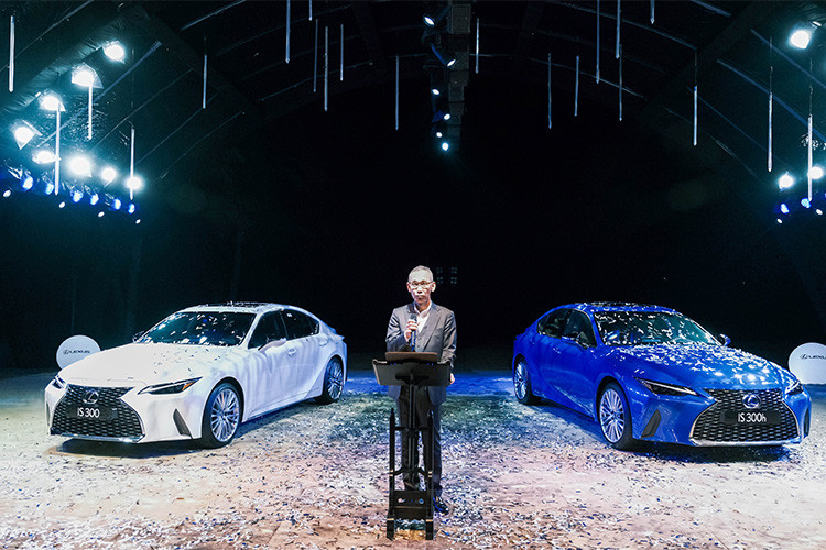 Đại diện Lexus Việt Nam – ông Hiroyuki Ueda chia sẻ, “Lexus IS hoàn toàn mới là mẫu xe tiên phong mang dấu ấn trải nghiệm lái Lexus và thể hiện được nỗ lực của chúng tôi trong việc hoàn thiện dải sản phẩm Lexus và đáp ứng được những nhu cầu ngày càng cao của khách hàng Việt Nam yêu thích những mẫu sedan phong cách thể thao”.