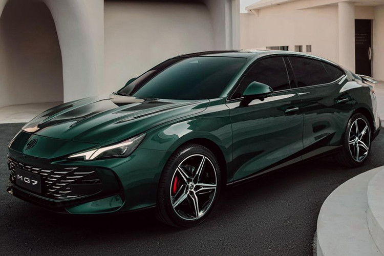  MG 7 Sau nhiều lần rục rịch ra mắt, tư vấn viên của một đại lý xe MG thuộc khu vực phía Bắc đã cho biết, MG 7 chắc chắn sẽ được đưa về Việt Nam ngay trong năm nay. Giá xe MG dành cho mẫu sedan cỡ D này dự kiến khoảng 750 triệu đồng, con số khiến cho cả Toyota Camry và Mazda6 đều phải "mất ăn mất ngủ". 