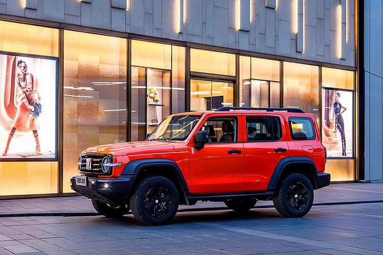  Tank 300 Được chốt lịch ra mắt thị trường ôtô Việt Nam vào tháng 11/2024, Tank 300 gây ấn tượng với vẻ ngoài đậm chất việt dã. Góp mặt tại phân khúc SUV cỡ D, SUV 300 nhiều khả năng sẽ có giá bán tầm hơn 1 tỷ đồng. Xe được trang bị ghế bọc da Nappa, ghế phụ lái chỉnh điện 4 hướng, ghế lái chỉnh điện 8 hướng/massage/nhớ vị trí, ghế sau gập 60:40...