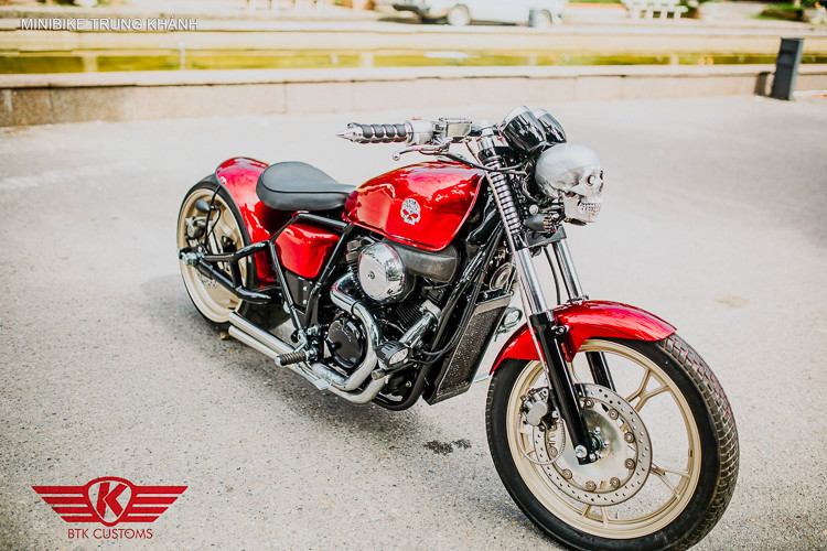 Mâm sau với chất liệu bằng nhôm có trọng lượng khá nhẹ được sơn màu vàng đồng tông xuyệt tông với mâm xe trước. Mâm trước cũng có thiết kế 5 chấu khá tương đồng với mâm sau, tạo nên vóc dáng cân đối cho bản độ.