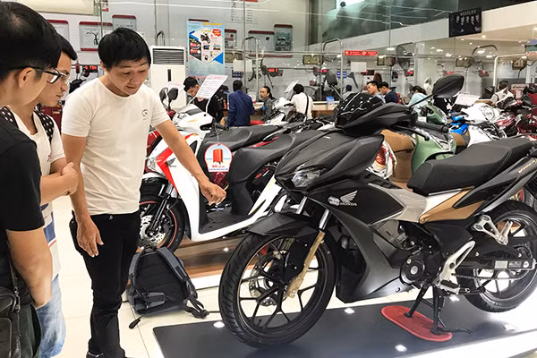 Honda Winner X tang giam gia kinh hoang, nguoi dung hoang mang-Hinh-4