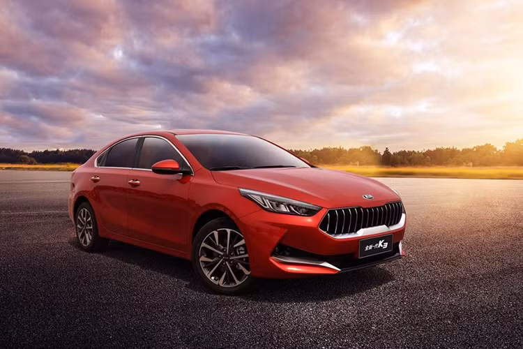 Kia dự kiến sẽ chính thức trình làng mẫu sedan phân khúc C - Kia K3 2019 mới (hay Cerato tại Việt Nam) phiên bản dành riêng cho thị trường Trung Quốc tại Triển lãm ô tô Thượng Hải chuẩn bị diễn ra vào tuần sau. Đến thời điểm này, những hình ảnh do chính đơn vị sản xuất Kia K3 2019 tại Trung Quốc - Dongfeng Yueda Kia cũng đã phần nào hé lộ.