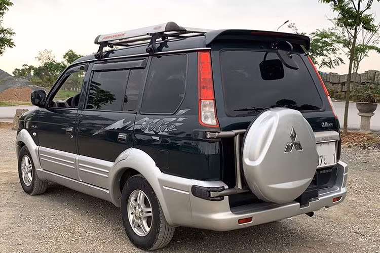 Lượng xe Mitsubishi Jolie cũ với giá dưới 100 triệu hiện nay khá ít, chỉ có đúng 1 chiếc đời 2002 đang được chủ xe rao bán với giá 79 triệu đồng. Theo mô tả, chiếc Mitsubishi Jolie 2002 đã qua sử dụng mang biển Hà Nội, xe đẹp nguyên bản, đã lắp thêm nhiều đồ như: đầu DVD màn hình xịn Pioneer, ghế da, trần, sàn da; mới thay dàn lốp, có lốp treo sau. 