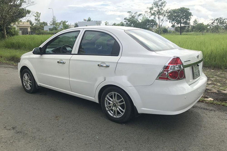 Ra mắt thị trường ôtô Việt Nam ngay đầu năm 2006 và hướng tới mục tiêu xây dựng một chiếc sedan dành cho người thành đạt, Gentra từng rất được lòng khách hàng trong nước. Xe sử dụng động cơ 1.5 SOHC, sinh công suất 86 mã lực, mô-men xoắn 13,4 Nm. Đi cùng với đó là hộp số sàn hoặc tự động 5 cấp.