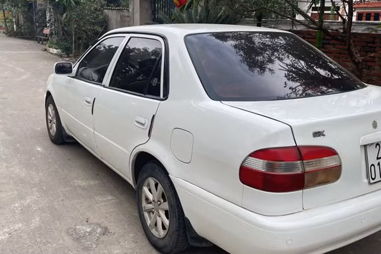 Hiện nhiều chiếc xe Toyota "thiện lành" vẫn còn keo chỉ khá đẹp, gầm bệ không bị mục mọt, động cơ vẫn sử dụng tốt, chạy êm và đầm chắc. Những chiếc Toyota Corolla 1992 - 2001 thuộc thế hệ thứ 6, thứ 7, được trang bị động cơ DOHC 16 van hoặc DOHC 1.6L và 1.8L.