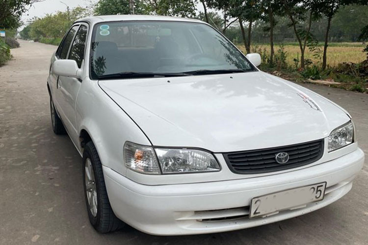 Toyota Corolla đời 1992 đến 2001 hiện đang được chào bán trên thị trường xe cũ Việt trong khoảng giá từ 68 - 115 triệu đồng, tùy năm sản xuất, tình trạng xe và ODO cụ thể. Trong số đó có không ít chiếc xe được giới thiệu có nguồn gốc từ cơ quan nhà nước thanh lý.