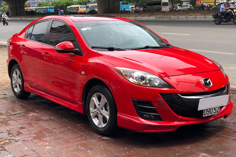 Mazda3 sản xuất 2009 đến 2010 là mẫu sedan hạng C rất được ưa chuộng tại Việt Nam. Giai đoạn 2005, Mazda3 tạm ngừng sản xuất cho đến năm 2014 Trường Hải sản xuất trở lại. Do đó, những chiếc Mazda 2009 - 2010 đều là xe nhập và được đánh giá cao trên thị trường xe cũ.