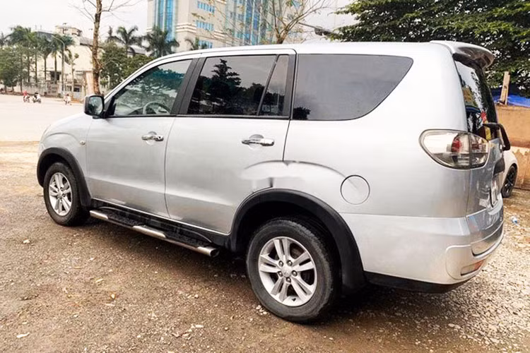 Bên dưới nắp ca-pô là khối động cơ xăng 2.4L, cho công suất cực đại 160 mã lực, mô-men xoắn cực đại 219 Nm. Động cơ trên kết hợp với hộp số tự động 4 cấp. Sau nhiều năm sử dụng, người dùng đánh giá cao về độ tin cậy, khả năng vận hành, khả năng tiết kiệm nhiên liệu cũng như tiện ích vượt trội của của Mitsubishi Zinger.