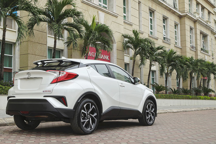 Mẫu crossover cỡ nhỏ này từng được đưa về Việt Nam (nhập Mỹ) với giá gần 1,8 tỷ đồng - một mức giá “trên trời”. Tuy nhiên, mới đây tại Đông Nam Á, cụ thể là thị trường Indonesia - mẫu xe này đã được ra mắt với mức giá rẻ hơn và mang lại hi vọng cho người tiêu dùng Việt.