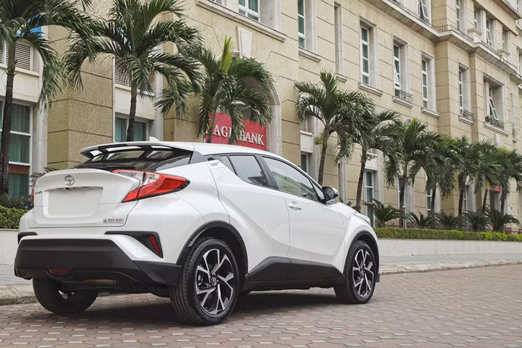 Mẫu crossover cỡ nhỏ này từng được đưa về Việt Nam (nhập Mỹ) với giá gần 1,8 tỷ đồng - một mức giá “trên trời”. Tuy nhiên, mới đây tại Đông Nam Á, cụ thể là thị trường Indonesia - mẫu xe này đã được ra mắt với mức giá rẻ hơn và mang lại hi vọng cho người tiêu dùng Việt.